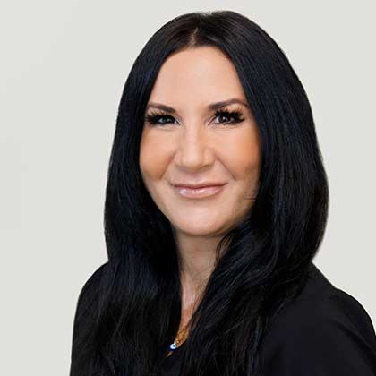 Stacy Klukas headshot